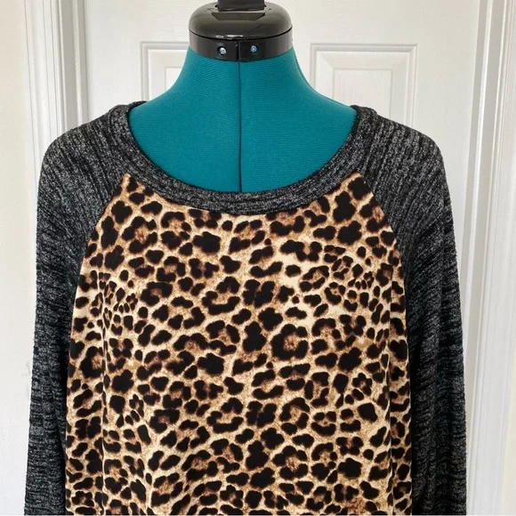 Egy Super Soft Womens Leopard Print Crew neck Jersey Sweater size 1XL - Picture 3 of 9